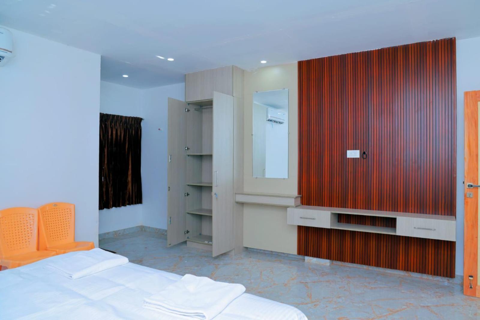 Grand Sangeetham Inn Thiruchendur Exterior photo